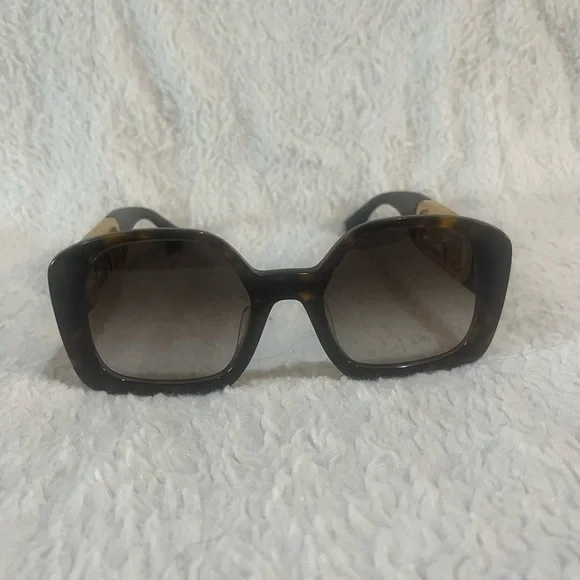 FENDI O'LOCK 40048 Tortoise Oversized Fashion FF Lock Logo Sunglasses FE40048U - Picture 1 of 7